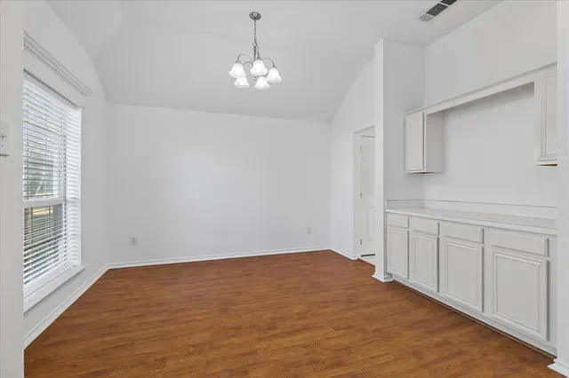 a view of empty room with window