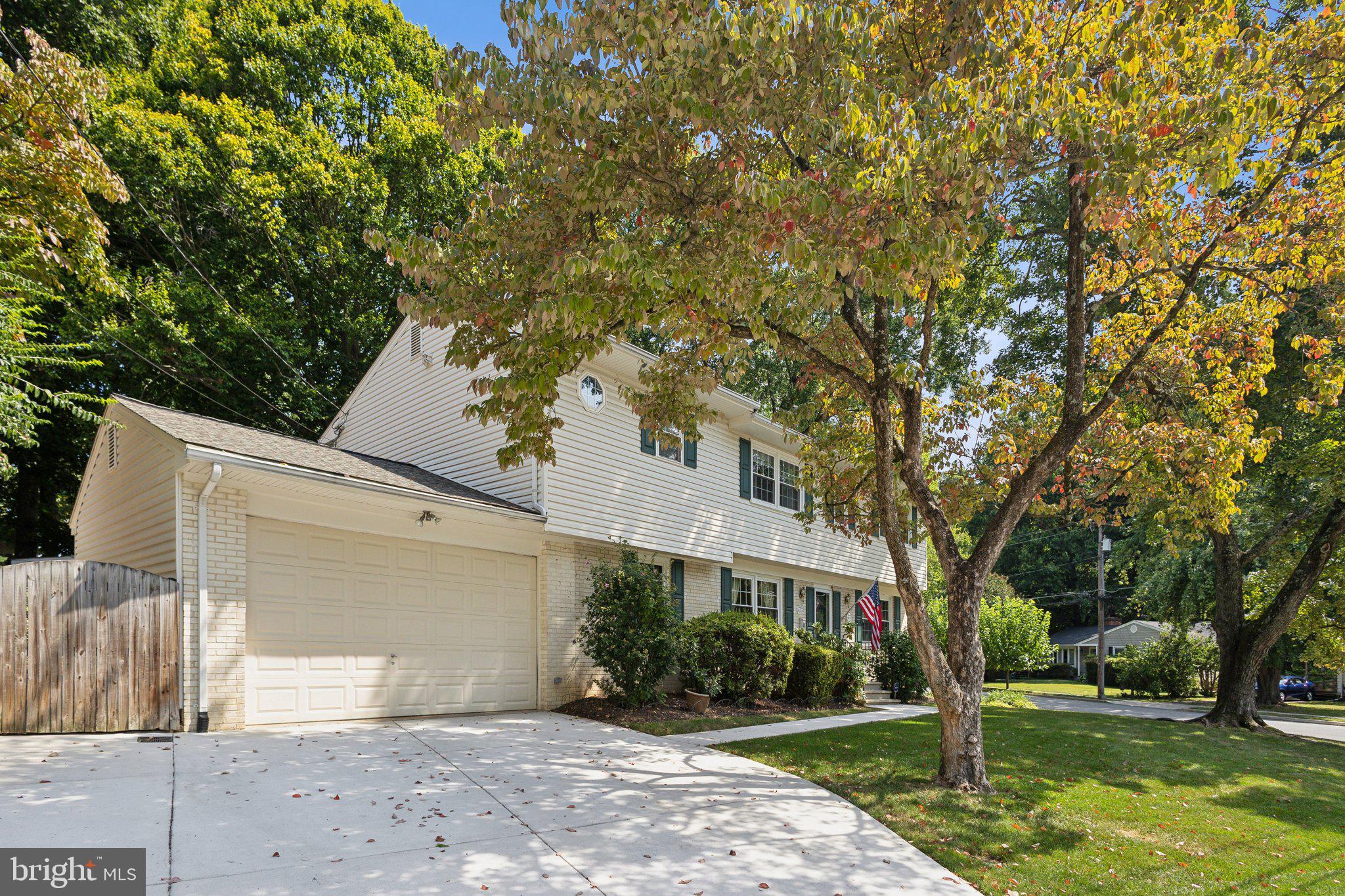 10202 Shiloh Street Fairfax, VA 22030 - Photo 2 of 41