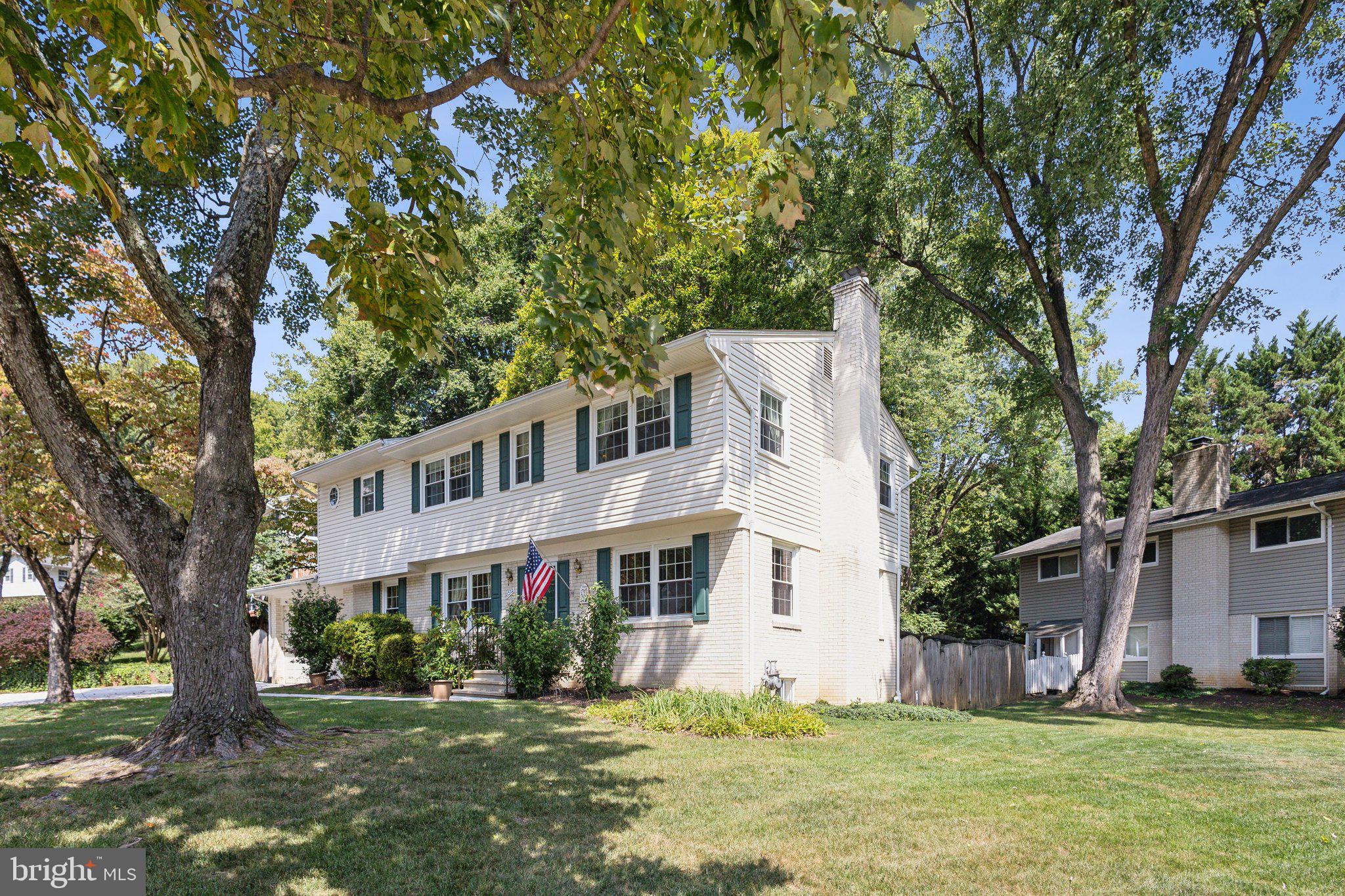 10202 Shiloh Street Fairfax, VA 22030 - Photo 3 of 41