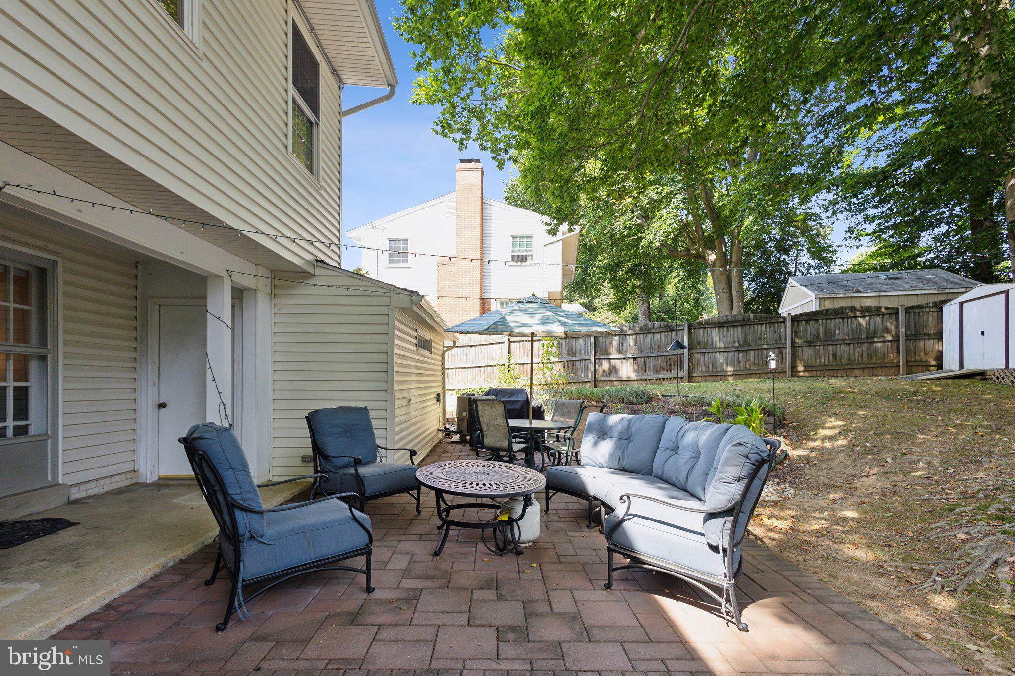 10202 Shiloh Street Fairfax, VA 22030 - Photo 4 of 41