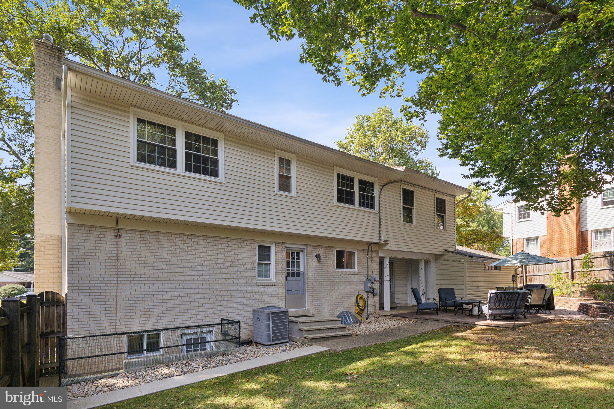 10202 Shiloh Street Fairfax, VA 22030 - Photo 6 of 41