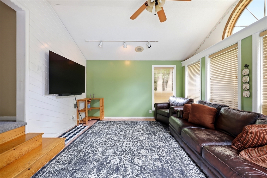 431 Prospect Street East Longmeadow, MA 01028 - Photo 13 of 38