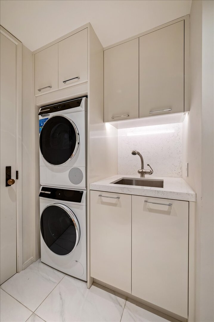 180 East Pearson Street, Unit 5107 Chicago, IL 60611 - Photo 16 of 42 a utility room with sink dryer and washer