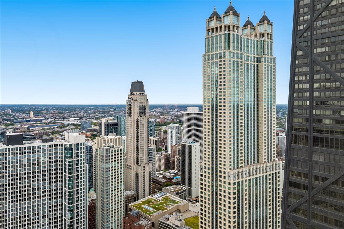 180 East Pearson Street, Unit 5107 Chicago, IL 60611 - Photo 29 of 42 a view of a city with tall buildings