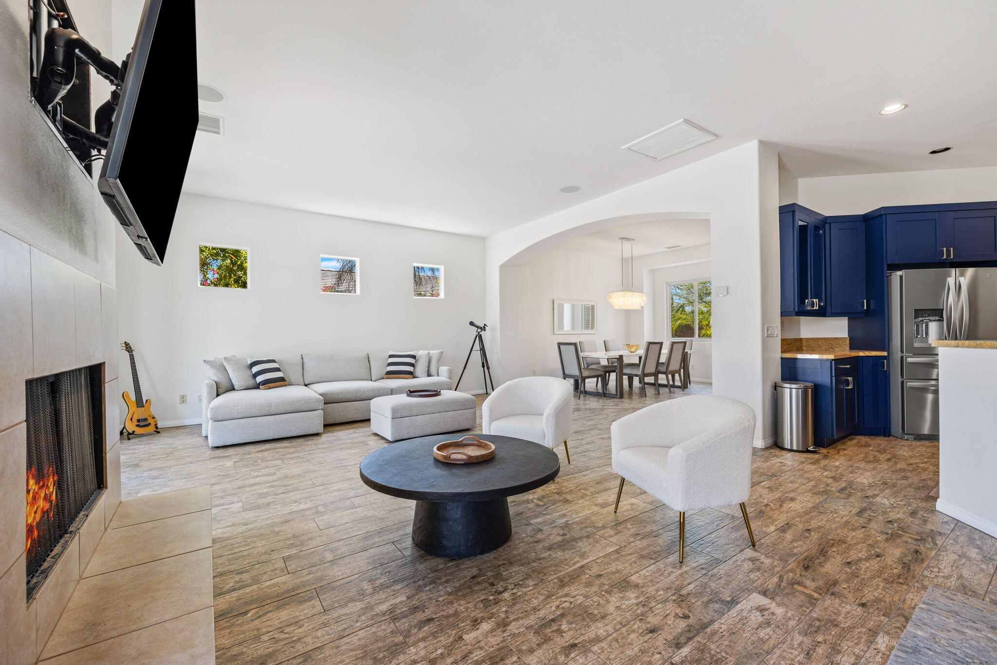 32 Calais Circle Rancho Mirage, CA 92270 - Photo 13 of 56 a living room with furniture and a flat screen tv