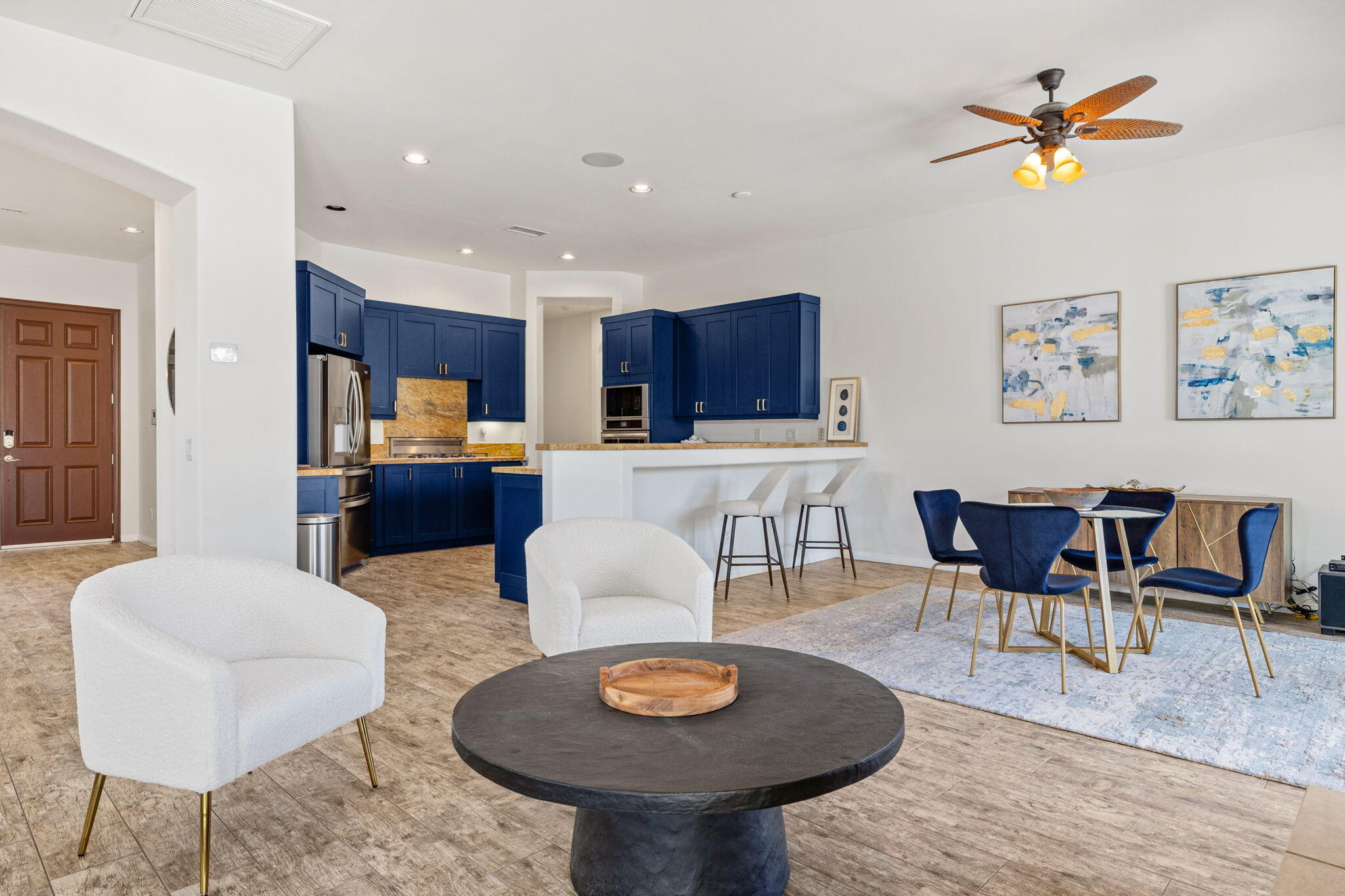 32 Calais Circle Rancho Mirage, CA 92270 - Photo 19 of 56 a living room with furniture and a wooden floor