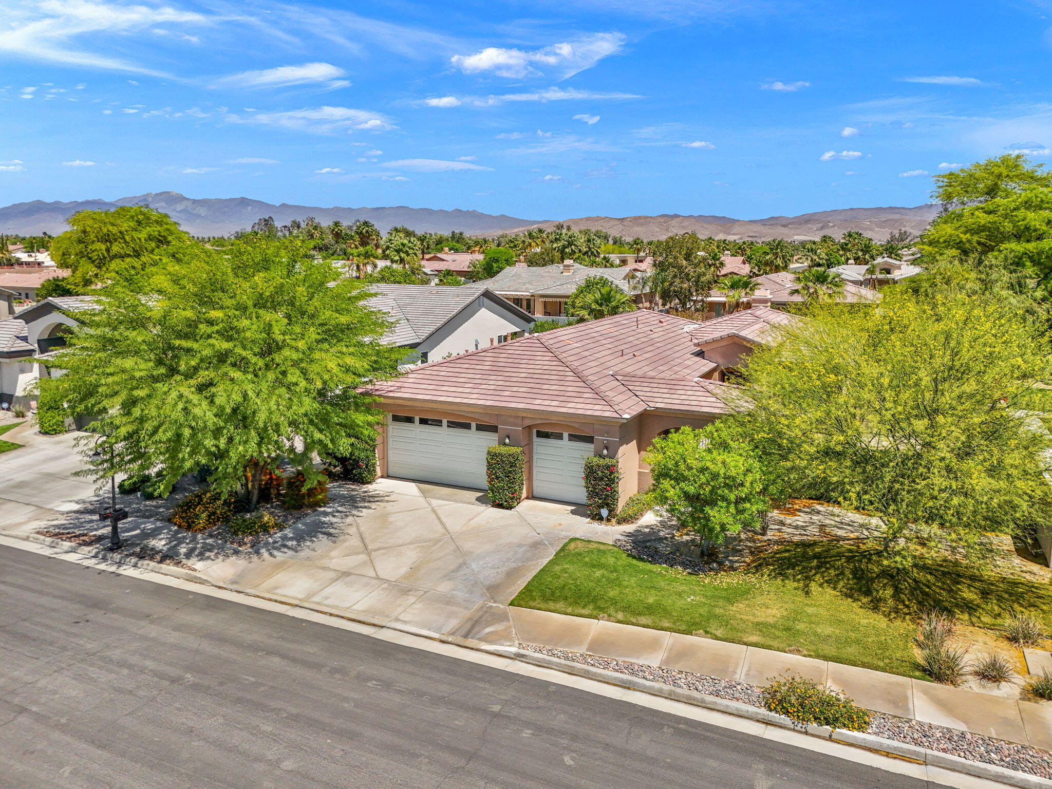 32 Calais Circle Rancho Mirage, CA 92270 - Photo 4 of 56 front view of a house with a yard