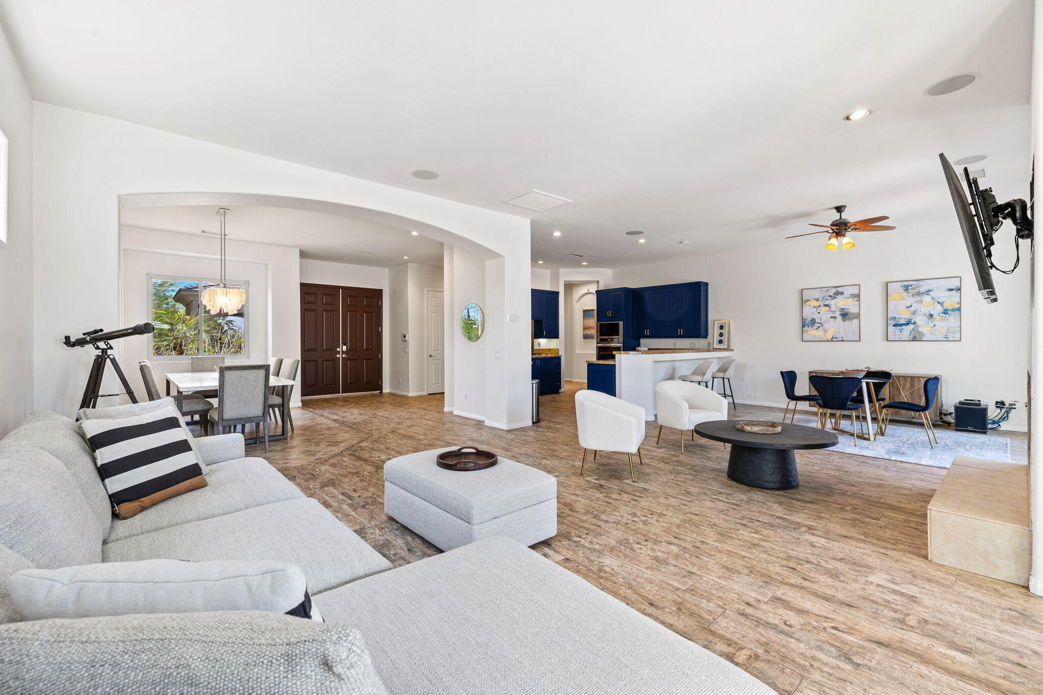 32 Calais Circle Rancho Mirage, CA 92270 - Photo 7 of 56 a living room with furniture and a flat screen tv