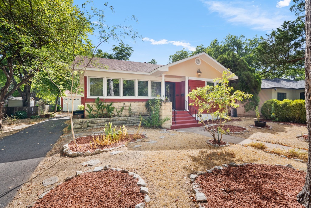 1212 Bentwood Road Austin, TX 78722 - Photo 5 of 32 front view of a house with a yard