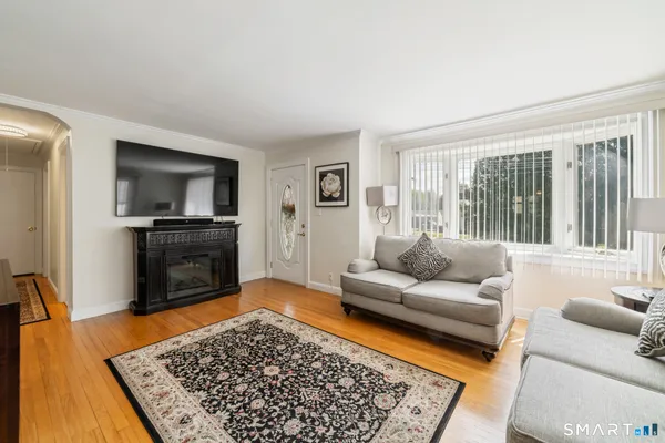 $374,900 | 23 Highland Avenue, Seymour, CT 06483