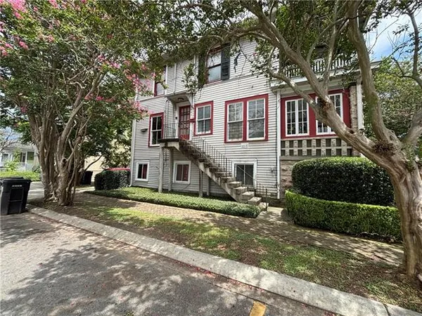 $1,800 | 801 Cherokee Lane, New Orleans, LA 70116