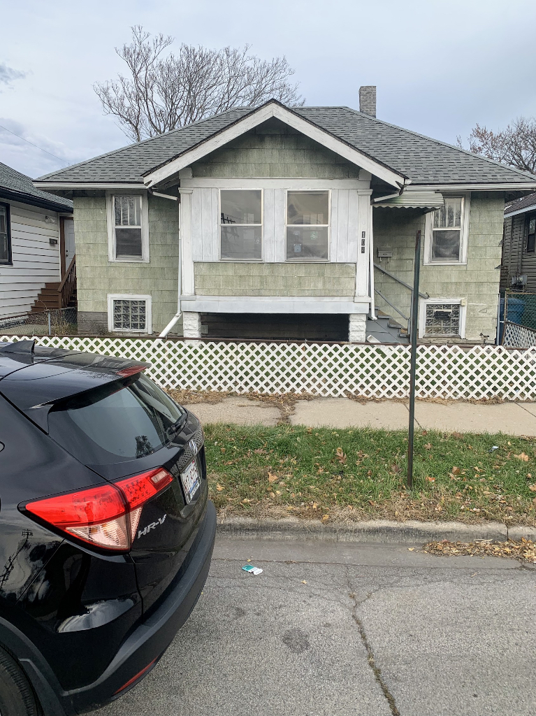 a view of a house with a back yard