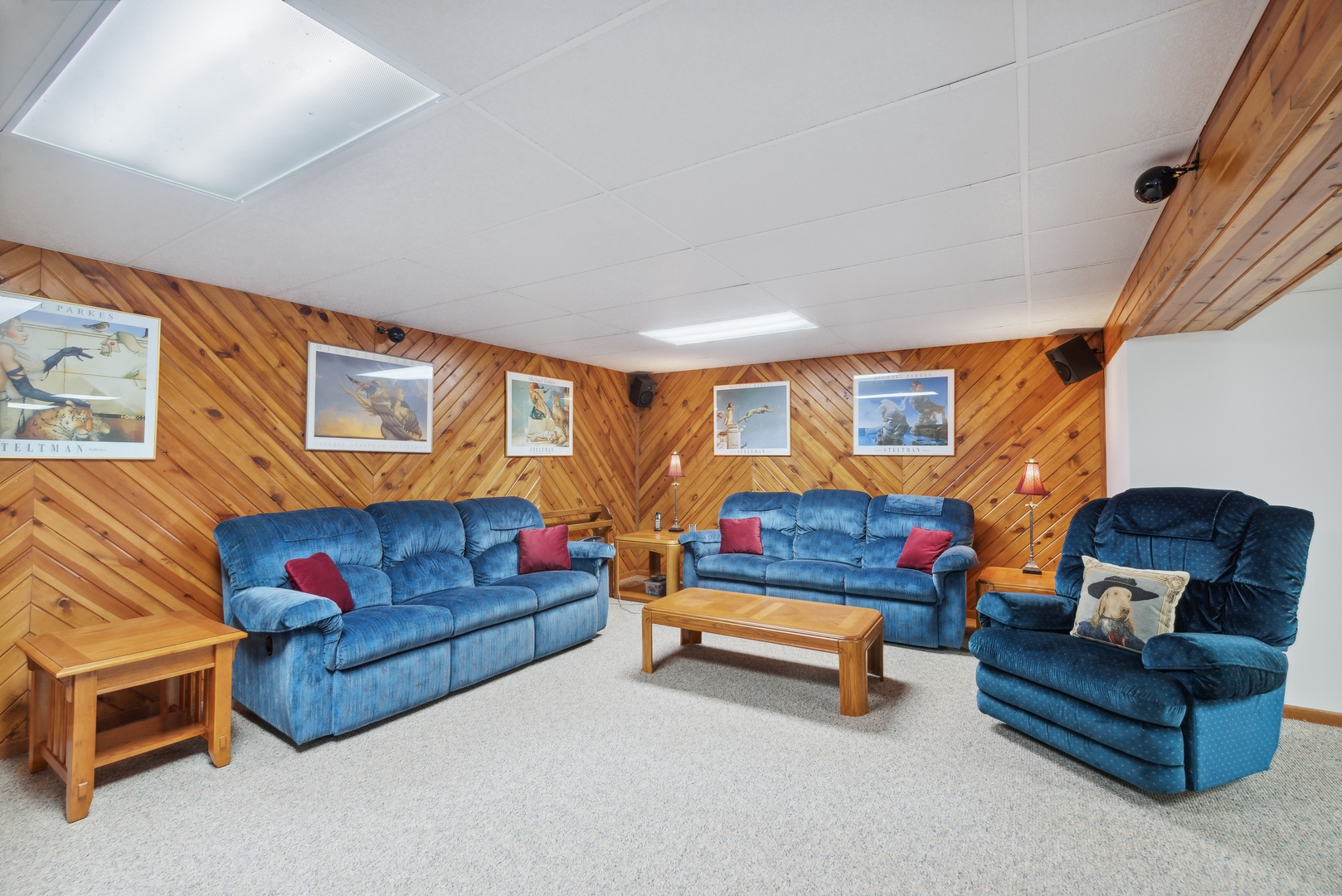 19720 Hebron Road Harvard, IL 60033 - Photo 28 of 41 a living room with furniture and a couch