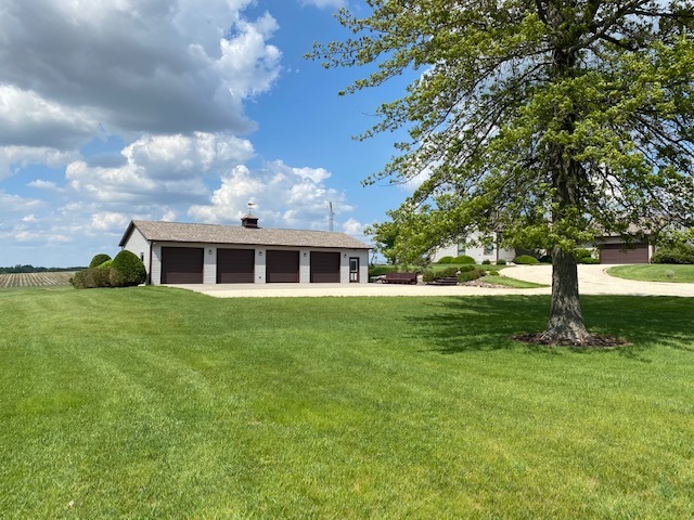 19720 Hebron Road Harvard, IL 60033 - Photo 37 of 41 a front view of a house with a yard