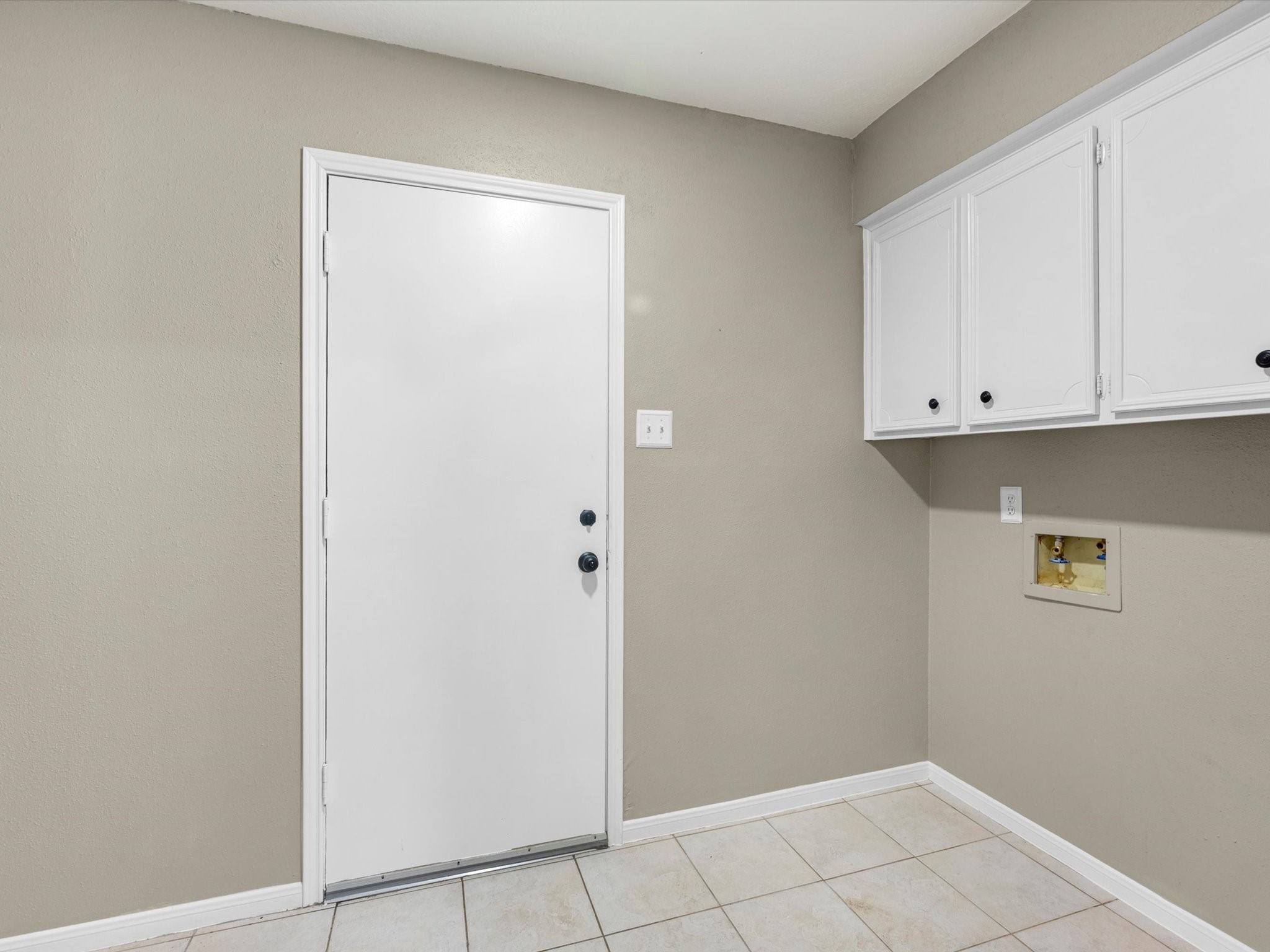 4002 Cujanes Street Pasadena, TX 77504 - Photo 22 of 26 a view of an empty room with closet