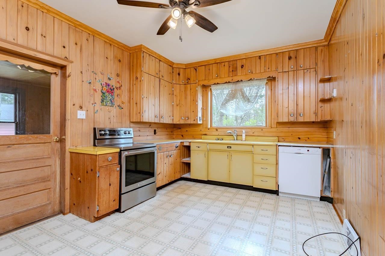 1403 Water Street Merrill, WI 54452 - Photo 4 of 52