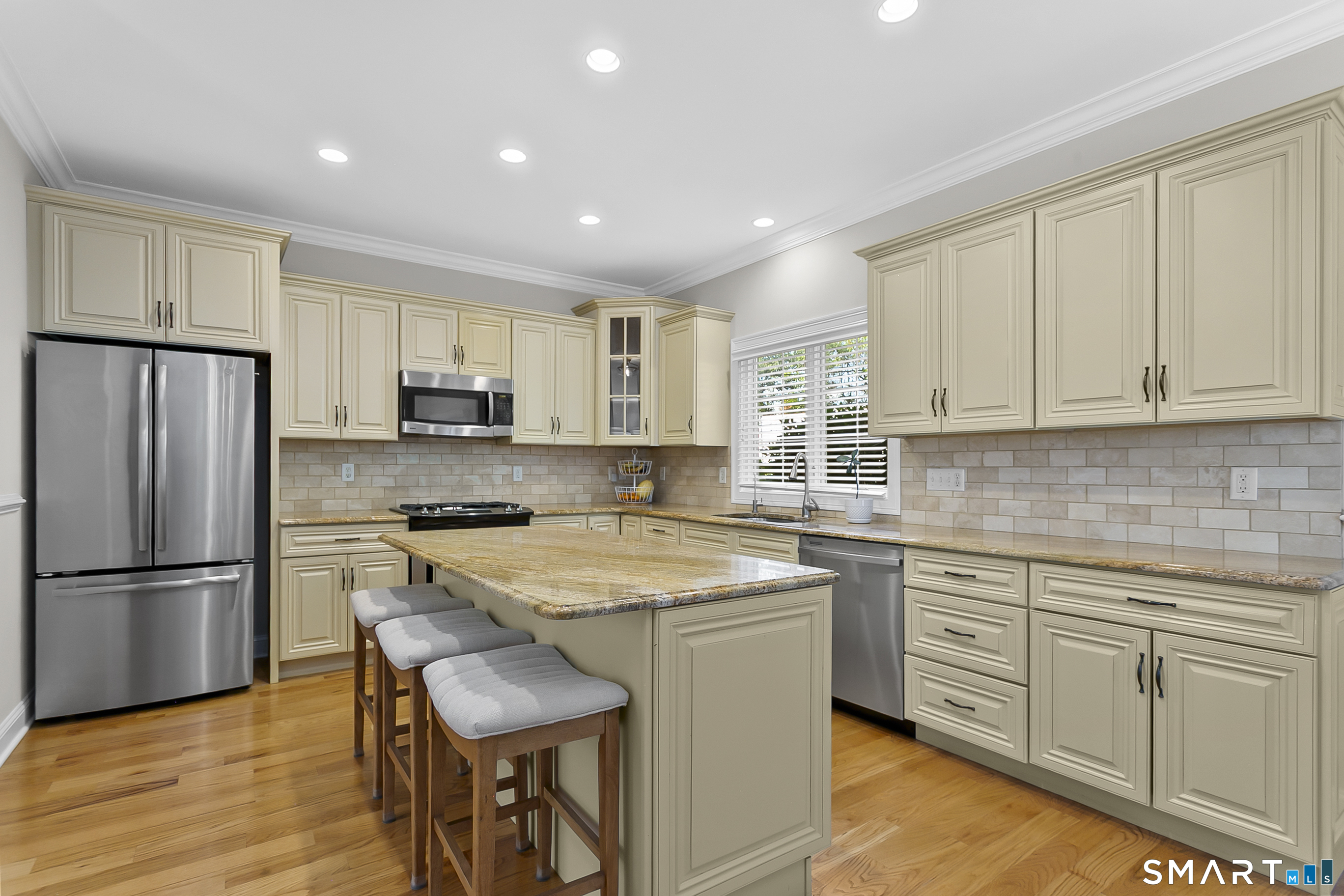 24 Warsaw Street Fairfield, CT 06825 - Photo 4 of 29