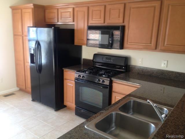 45487 Rathmore Drive Macomb, MI 48044 - Photo 2 of 7 IMG_2971.jpg