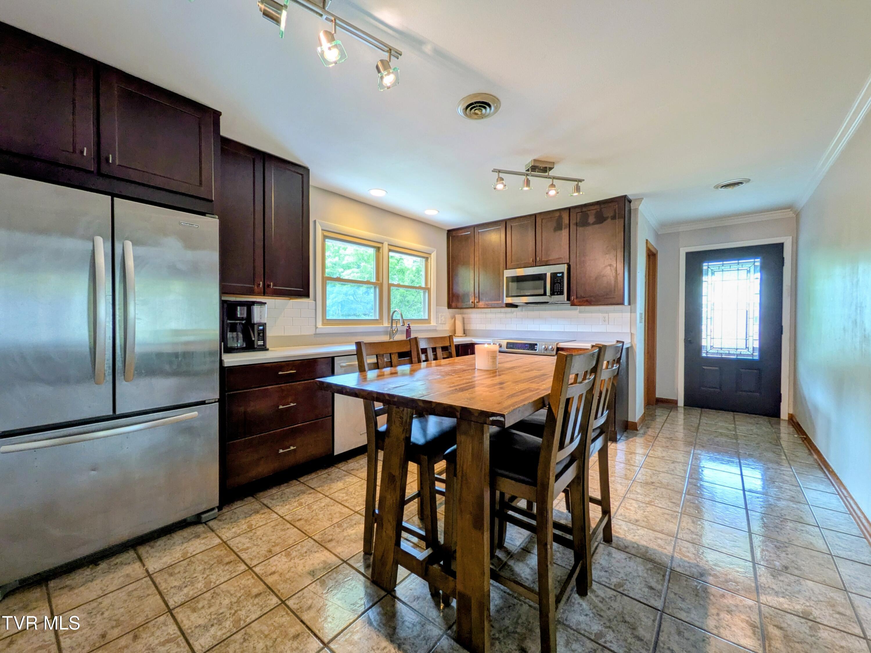 1129 Jackson Hollow Road Kingsport, TN 37663 - Photo 14 of 59 Kitchen(5)