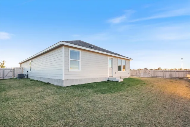 a view of a house with a backyard