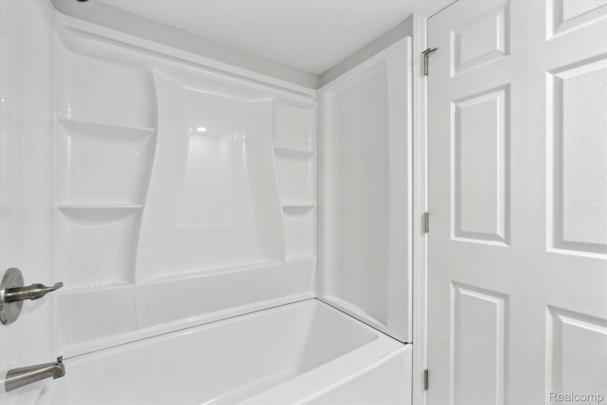 11457 Barnum Lake Road Fenton, MI 48430 - Photo 29 of 49 Primary Bathroom