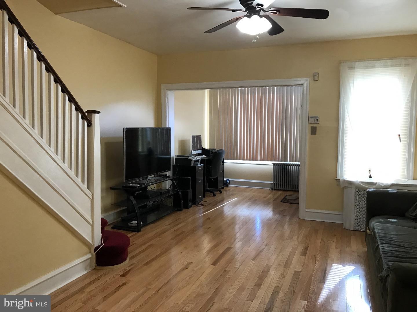 539 Marwood Road Philadelphia, PA 19120 - Photo 3 of 19 Living Room
