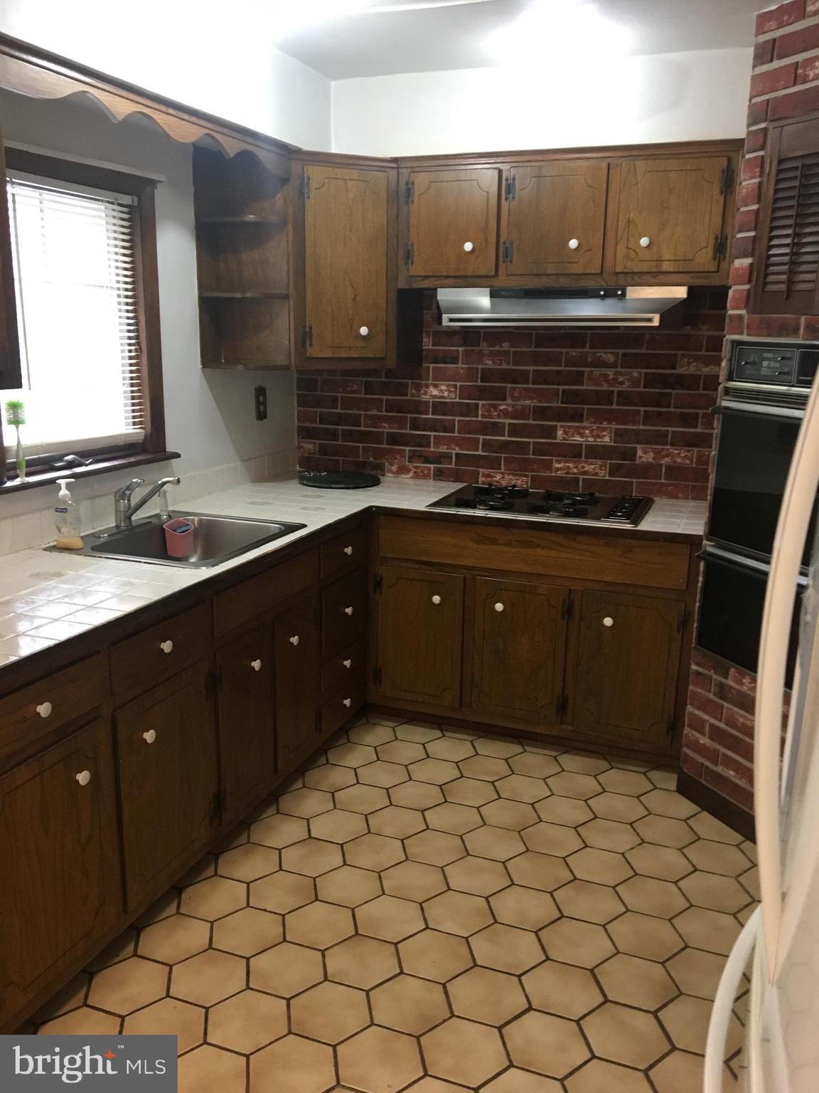 2734 Willits Road Philadelphia, PA 19152 - Photo 3 of 14 Gallery Image 3