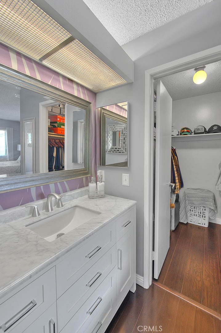 44 Carriage Way, Unit 108 Pomona, CA 91766 - Photo 30 of 44 a en suite bathroom with a sink and a mirror