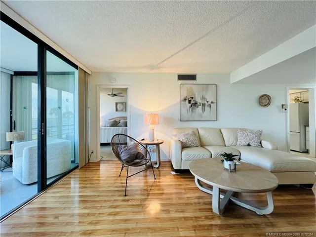 $2,200 | 3442 Northeast Causeway Boulevard, Unit 302, Jensen Beach, FL 34957