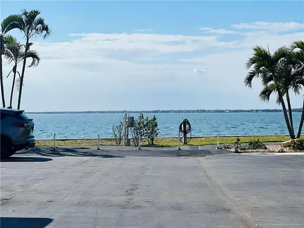 $2,200 | 3442 Northeast Causeway Boulevard, Unit 302, Jensen Beach, FL 34957