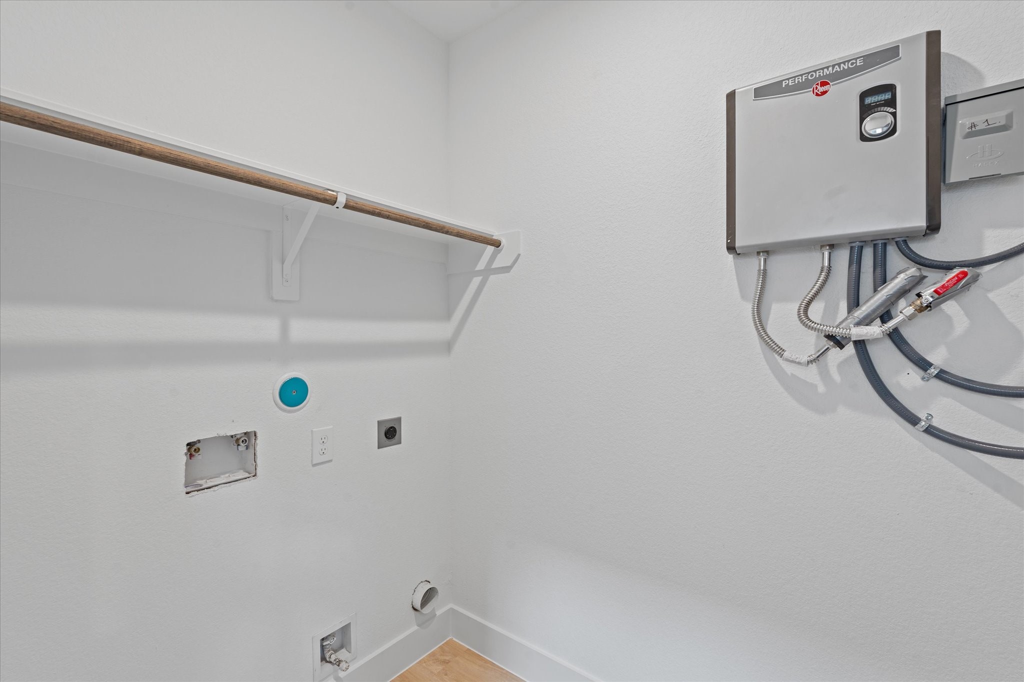 7349 Sandle Street, Unit B Houston, TX 77088 - Photo 19 of 19 a view of small space