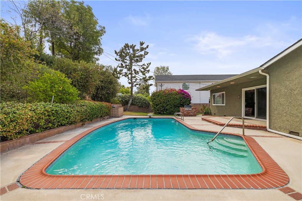 2724 North Kenneth Road Burbank, CA 91504 - Photo 10 of 35
