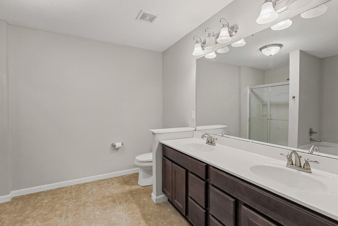 4292 Country Mill Ridge Burlington, KY 41005 - Photo 1 of 22 Ensuite Double Vanity