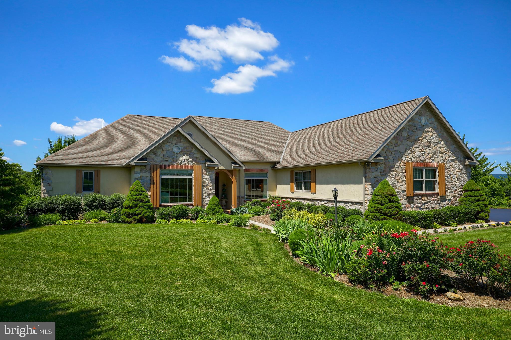 988 Hillview Road Hellam, PA 17406 - Photo 2 of 64 Gallery Image 2