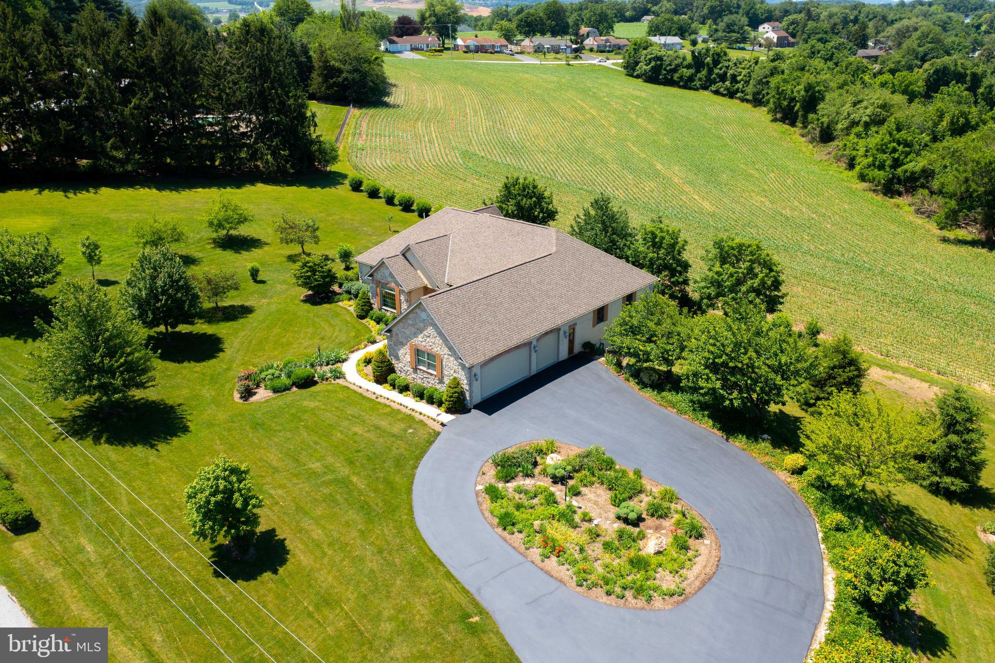 988 Hillview Road Hellam, PA 17406 - Photo 4 of 64 Gallery Image 4
