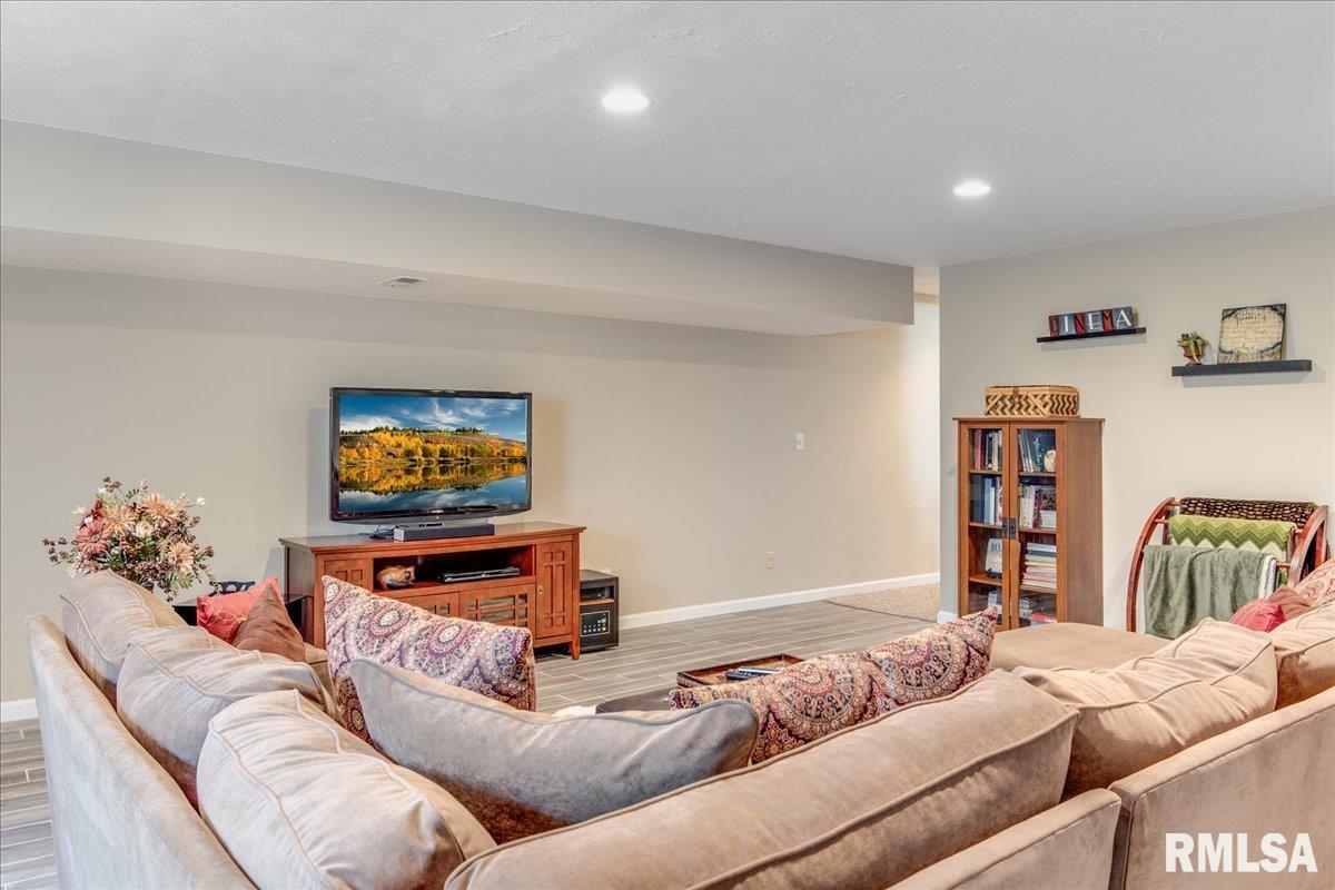 2704 Warrior Boulevard Springfield, IL 62712 - Photo 30 of 35 Gallery Image 30