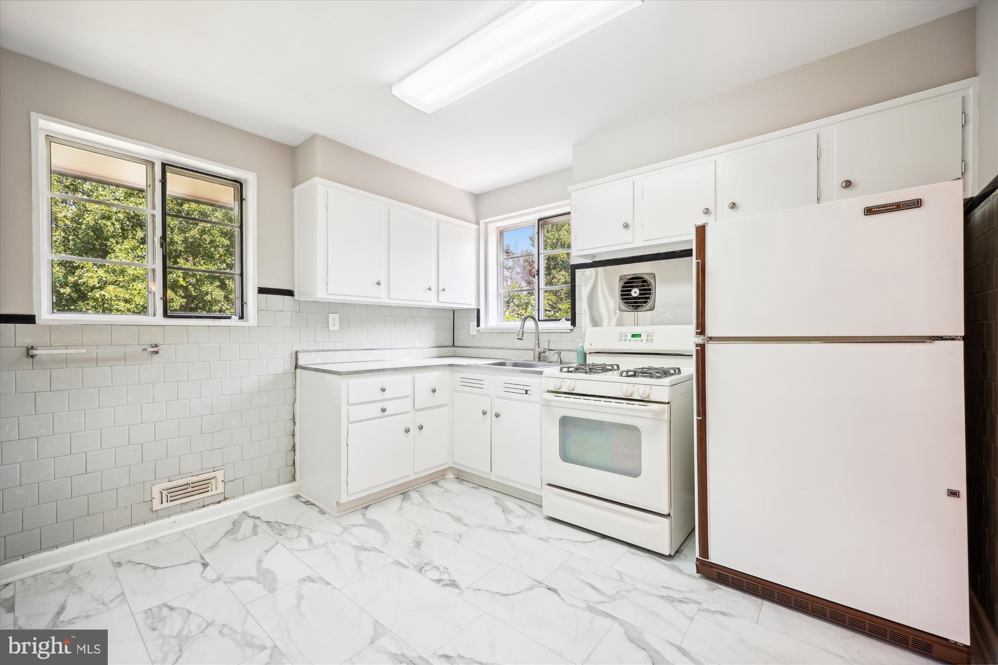 1402 Thornden Road Rockville, MD 20851 - Photo 11 of 39 Kitchen