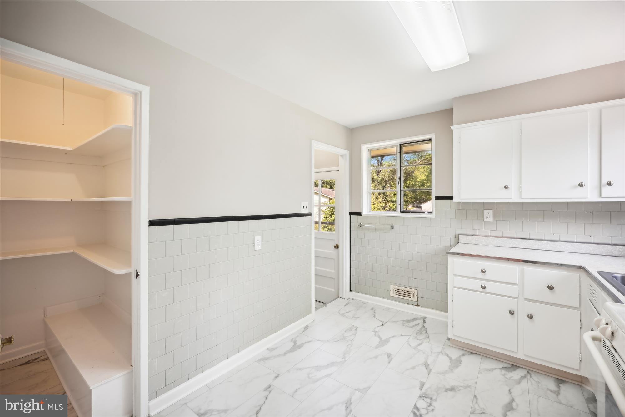 1402 Thornden Road Rockville, MD 20851 - Photo 13 of 39 Kitchen eat in