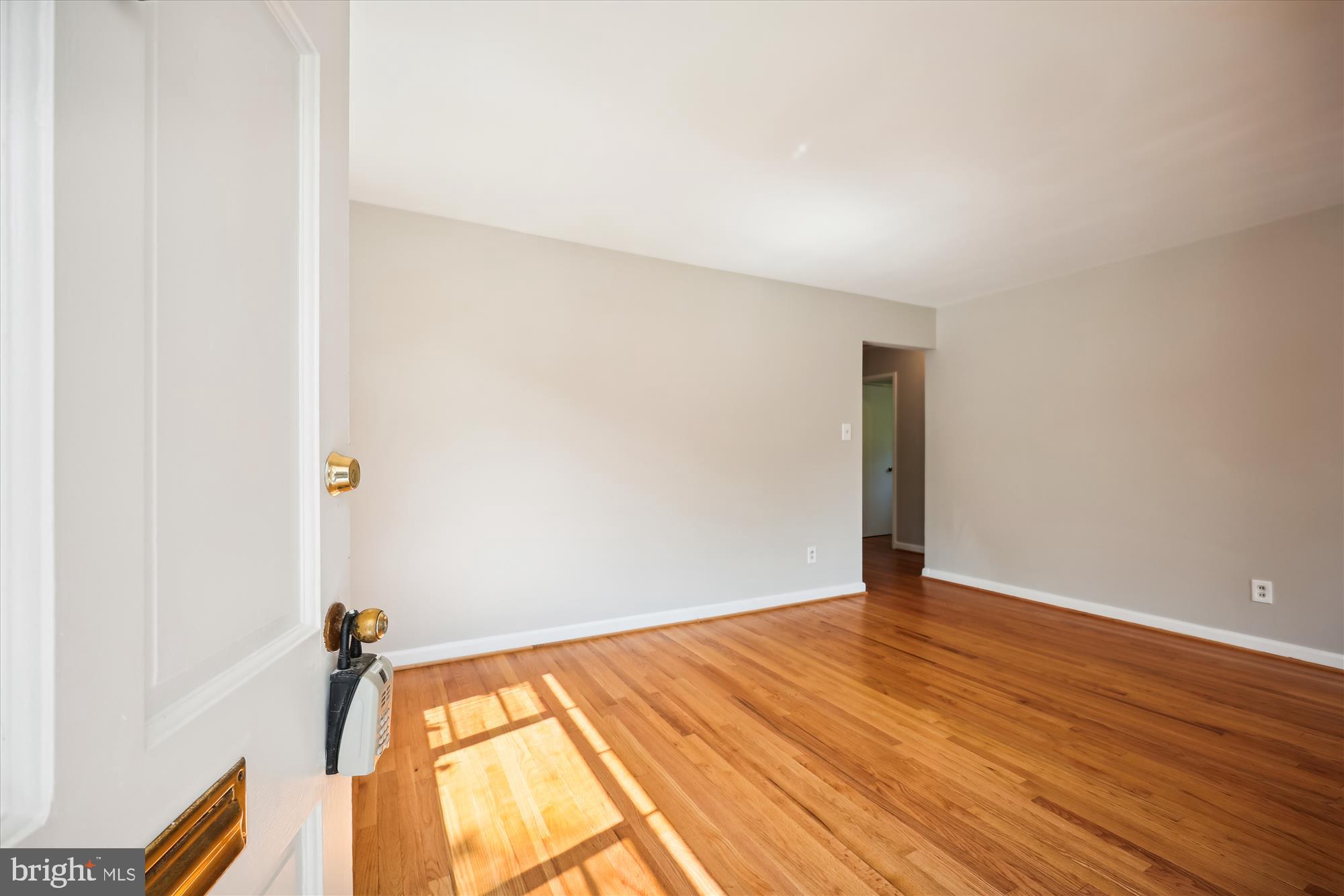 1402 Thornden Road Rockville, MD 20851 - Photo 4 of 39 Living Room
