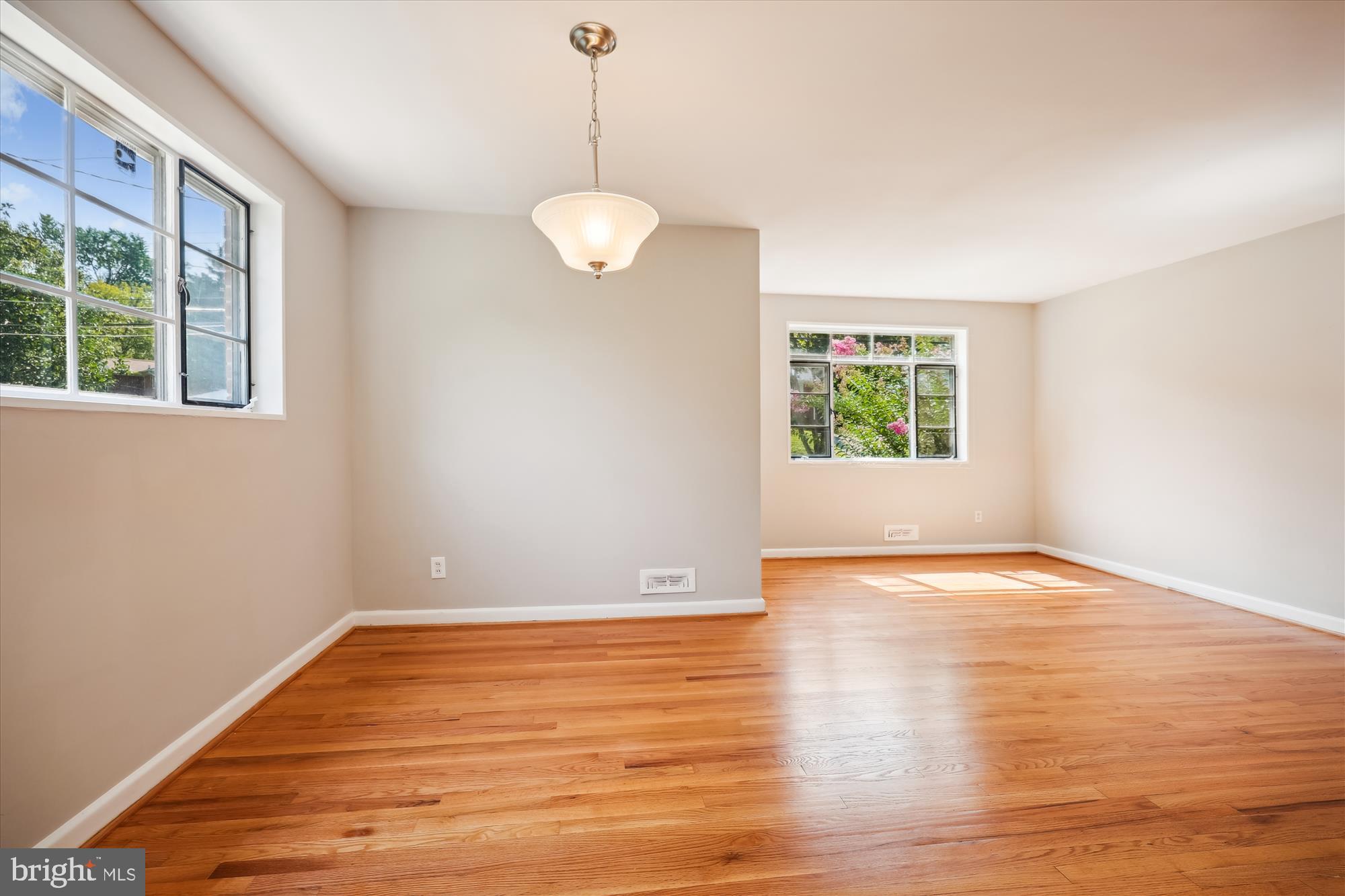 1402 Thornden Road Rockville, MD 20851 - Photo 8 of 39 Dining