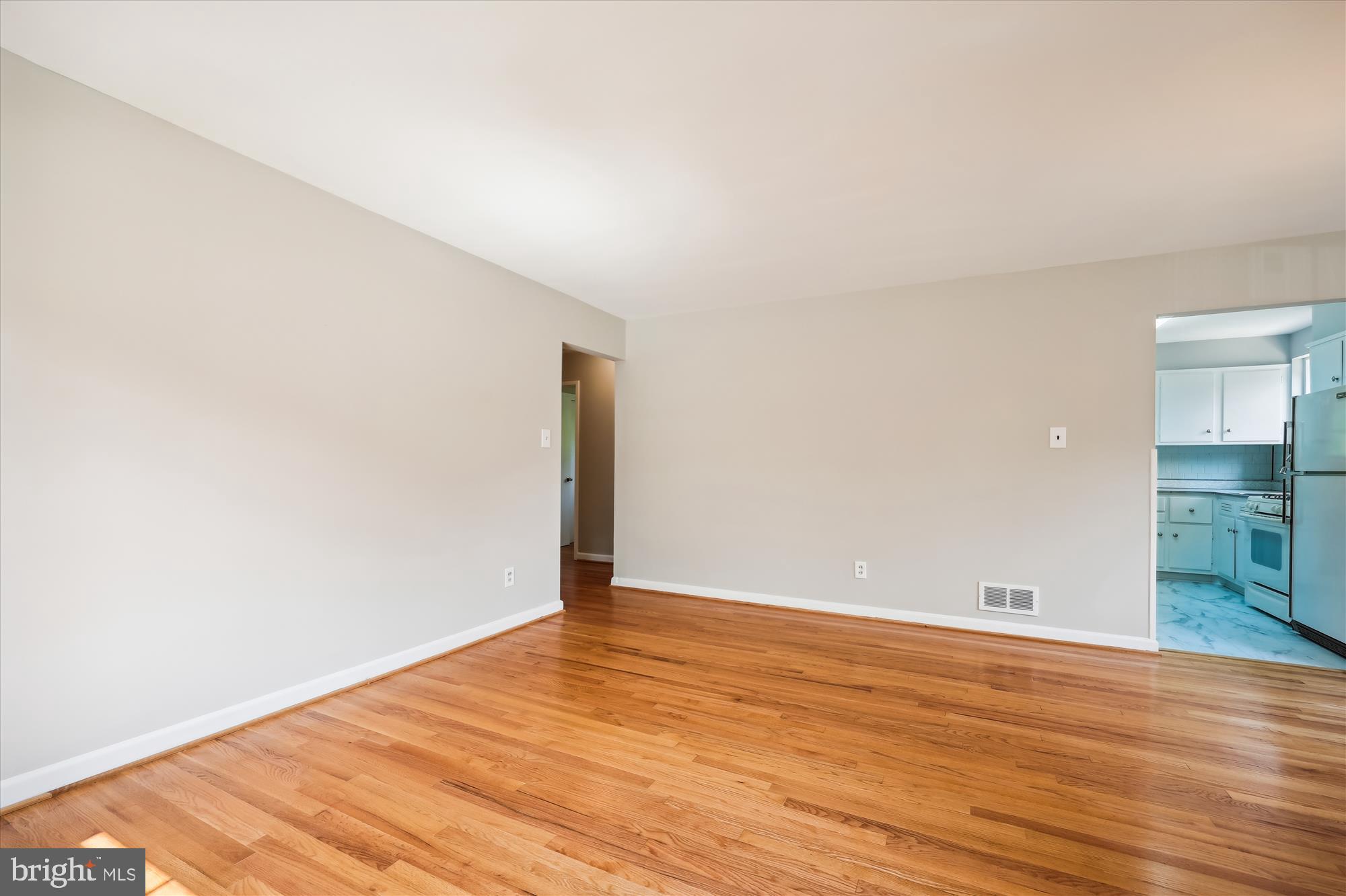 1402 Thornden Road Rockville, MD 20851 - Photo 9 of 39 Living