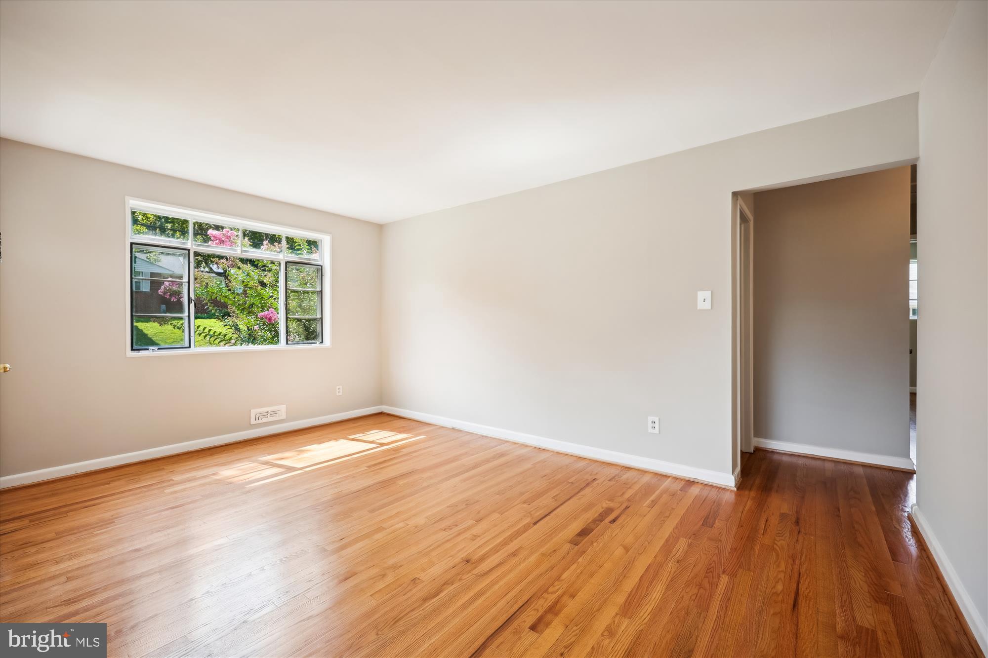 1402 Thornden Road Rockville, MD 20851 - Photo 10 of 39 Living