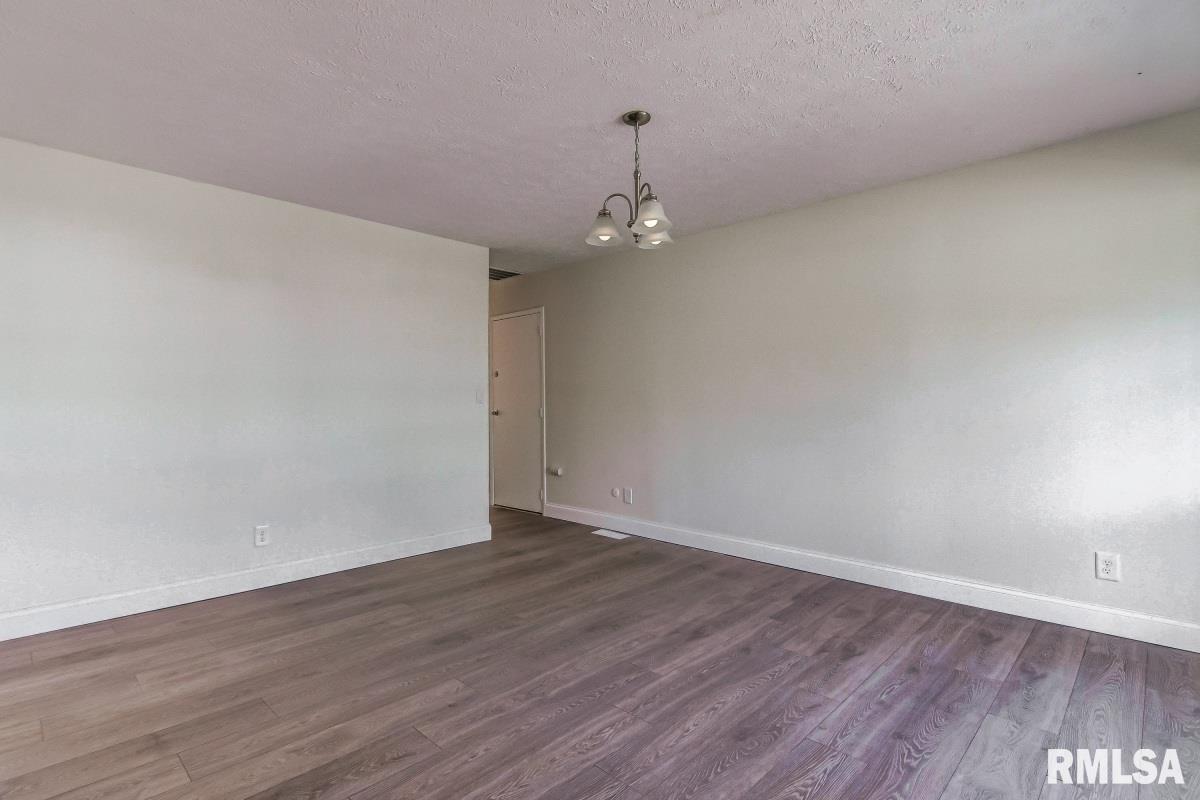 2800 Cardigan Drive Springfield, IL 62702 - Photo 9 of 26 Gallery Image 9