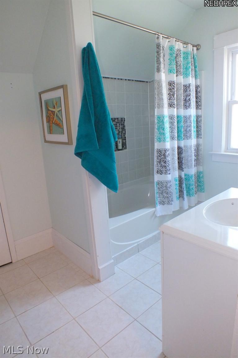3212 Redwood Road Cleveland Heights, OH 44118 - Photo 18 of 19 Full bath on second floor with ceramic tile floor