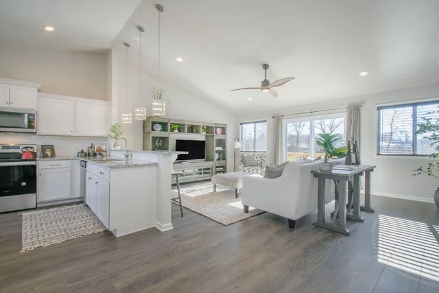 $289,900 | 610 Manorwood Circle, Benton Harbor, MI 49022