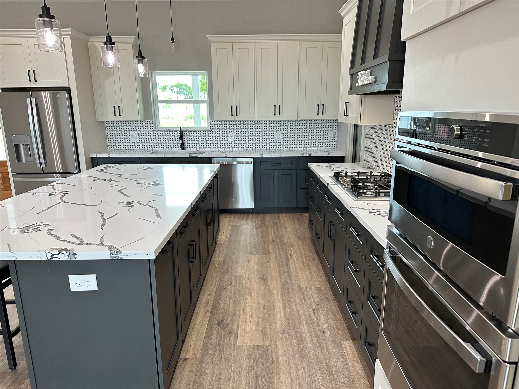 3880 Hranicky Road Schulenburg, TX 78956 - Photo 23 of 35 9 ft island, gas cooktop, microwave/oven combo