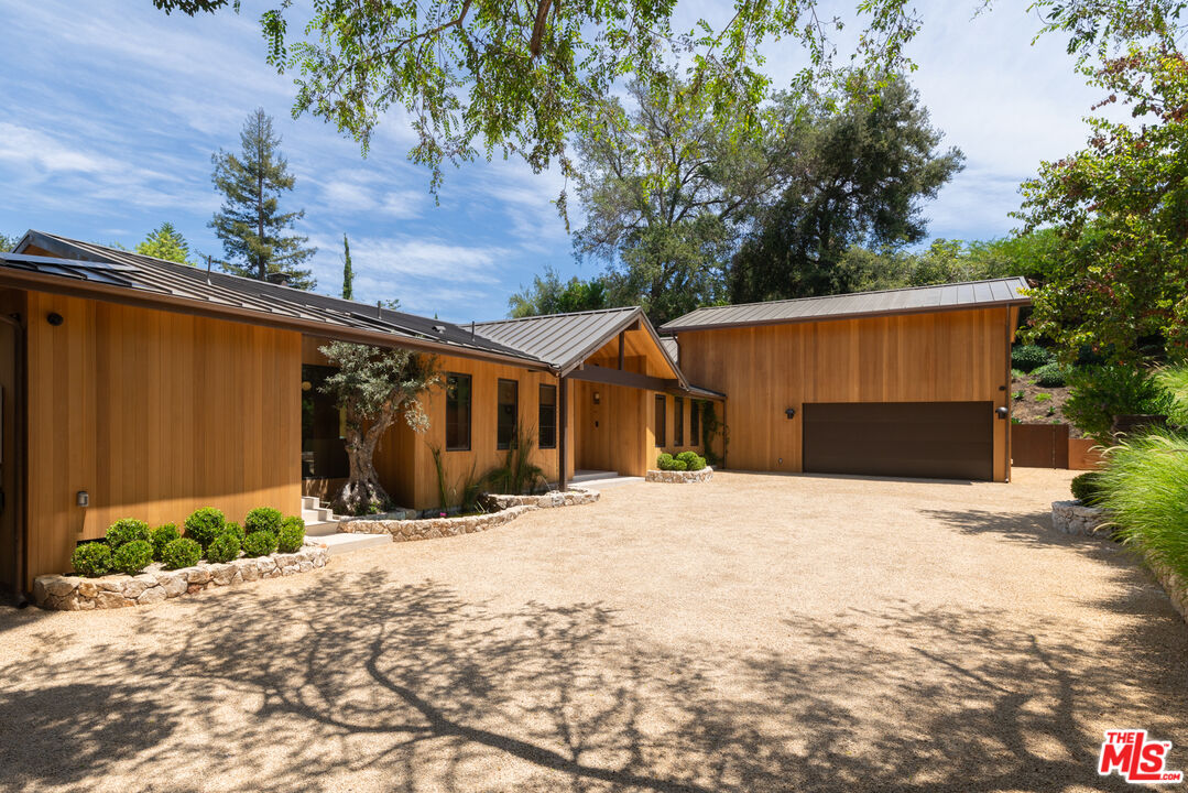 4146 High Valley Road Los Angeles, CA 91436 - Photo 2 of 19