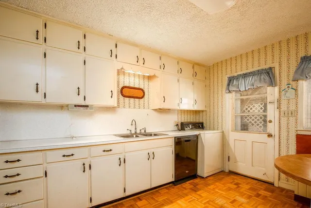 $247,700 | 1519 McGuinn Drive, High Point, NC 27262