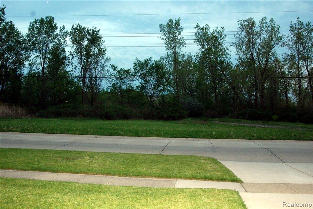 2427 Frazho Road Warren, MI 48091 - Photo 17 of 20 2427 Frazho View from front porc