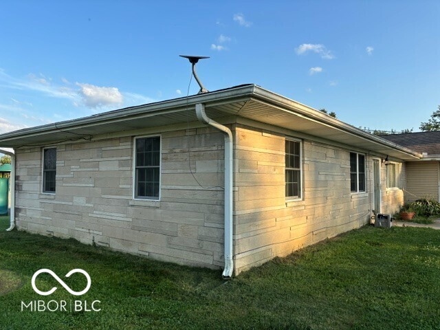 12315 East Legal Tender Road Columbus, IN 47203 - Photo 4 of 13 Gallery Image 4